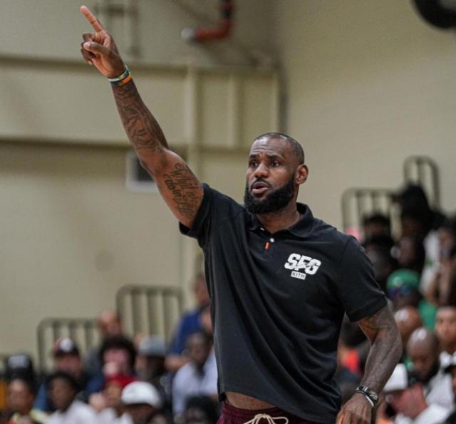 足球直播-排面！詹皇二儿子轰12分 老詹当教练 NBA8队考察